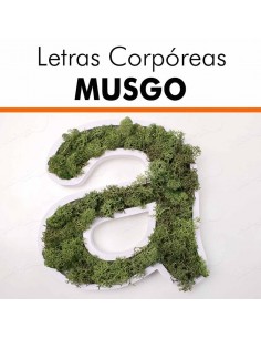 Letras corpóreas musgo