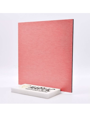 Paneles decorativos rojo cepillado para decoración.