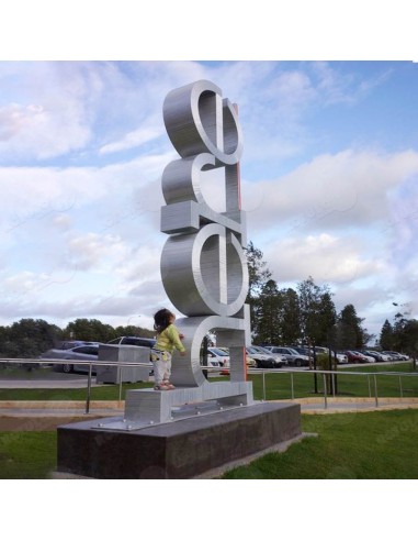 Letras Gigantes verticales, monumentos verticales