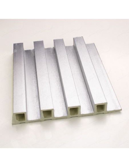 Listones para paredes de color plata