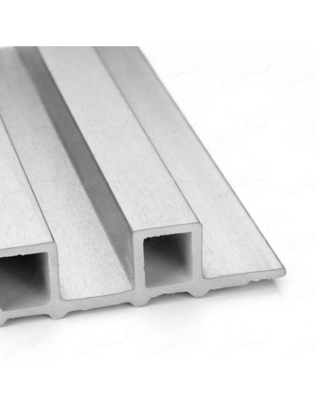 Listones para paredes de color plata