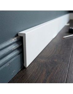 Cubre rodapié blanco moderno para tapar rodapiés de 10 cm. 2