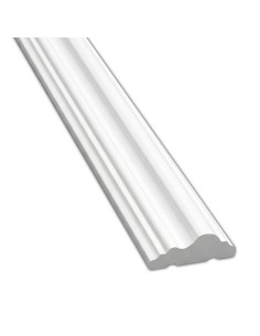 Moldura blanca para techo y pared con acabado decorativo