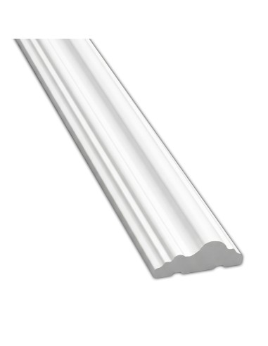 Moldura blanca para techo y pared con acabado decorativo
