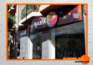 Rótulo luminoso casino.